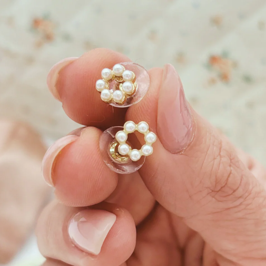 pearl circle stud earrings