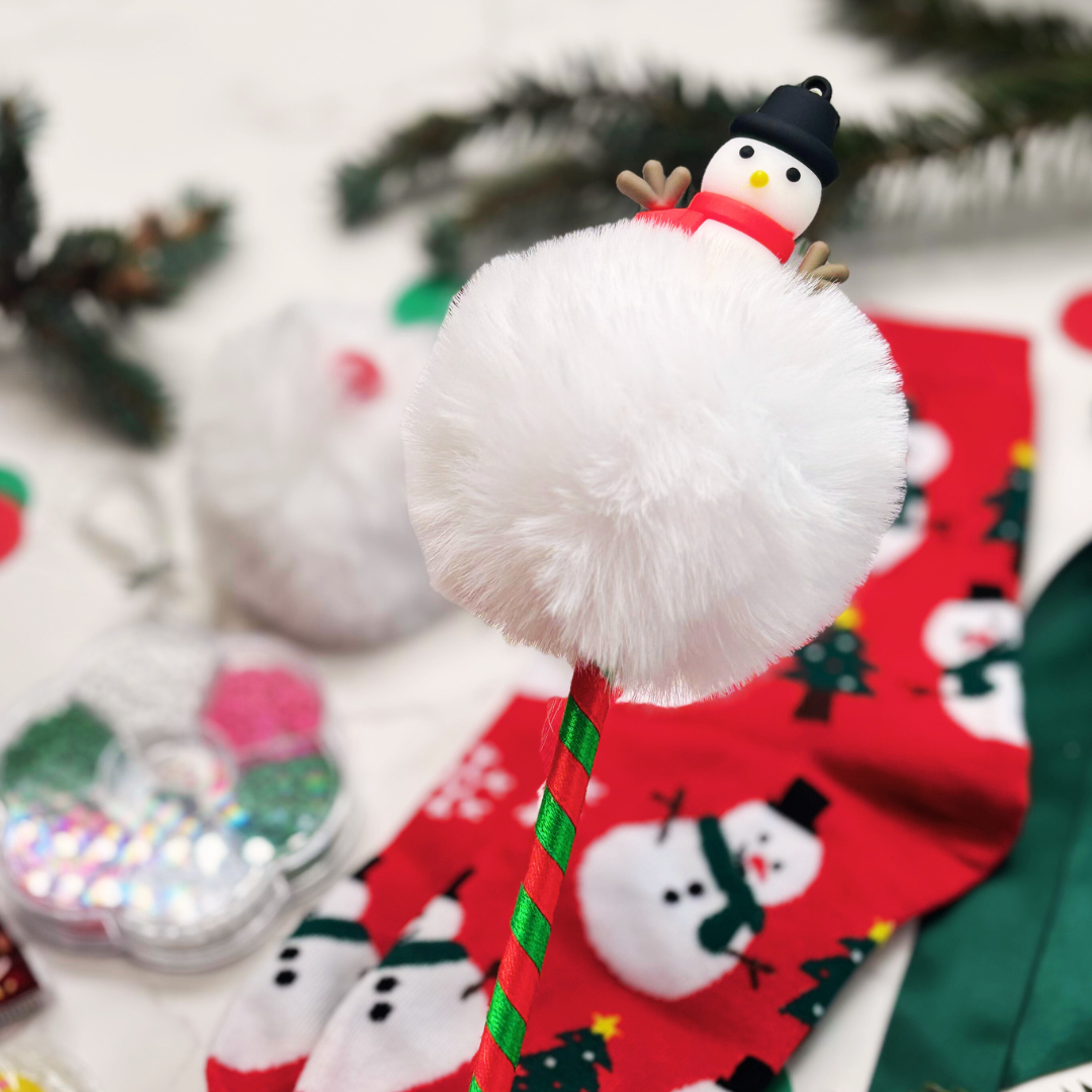 Kids & Tween Christmas Craft Gift Box – Festive Socks, Snowman Pen, Crafts & Reindeer Keyring