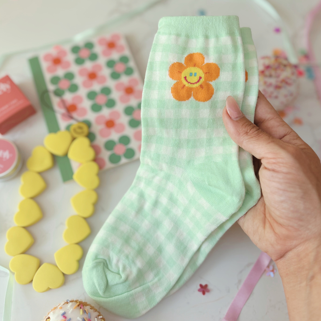 Happy Birthday Letterbox Gift For Teens And Tweens – Smiley Heart Edition In Mint