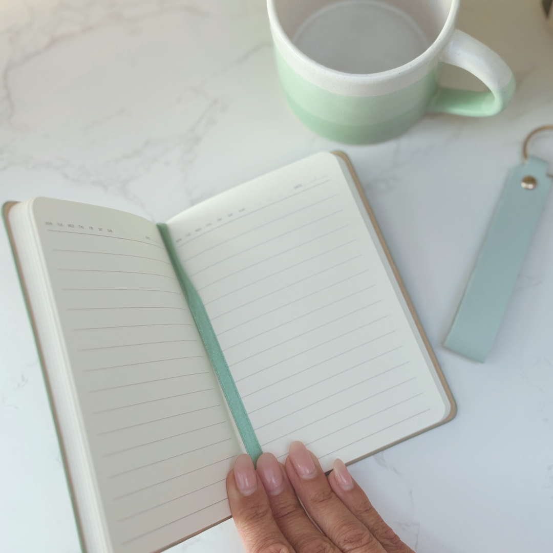 Stylish Gift Box For Her – Ombre Mug, Notebook And Keyring Set In Green