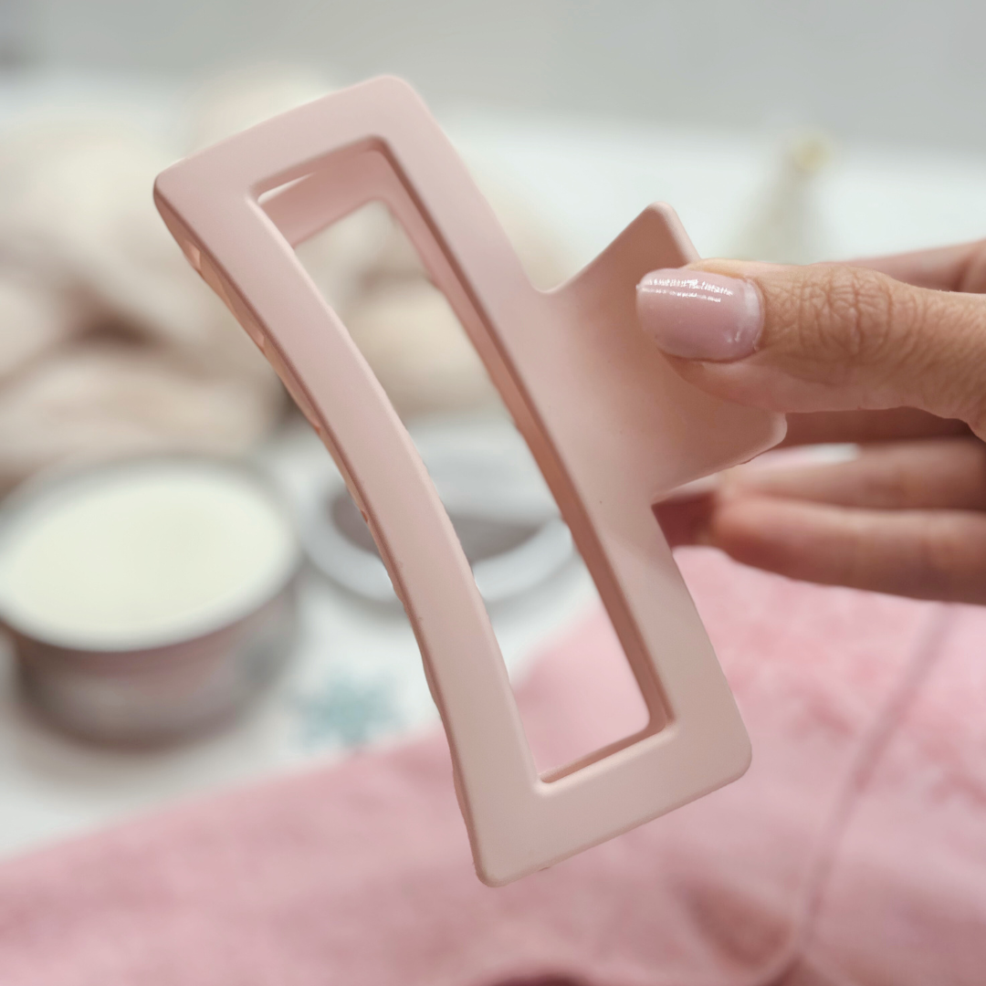 Luxury Winter Wellness Gift Box – Pamper Set with Slippers, Candle & Skincare for Her