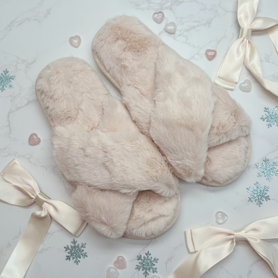 Luxury Winter Wellness Gift Box – Pamper Set with Slippers, Candle &amp; Skincare for Her